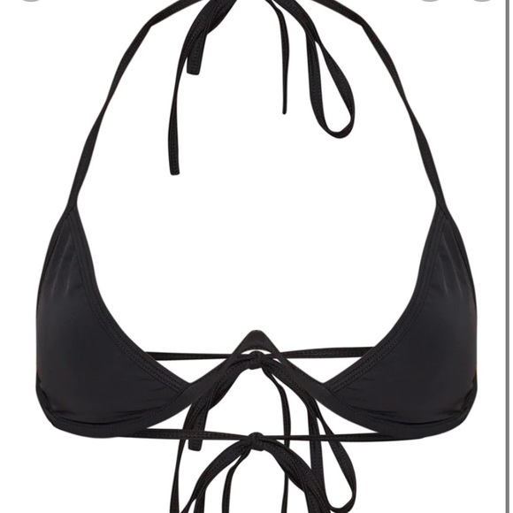 🦋2/$22 NWT PLT Black cleavage wire detail bikini top - Picture 3 of 5